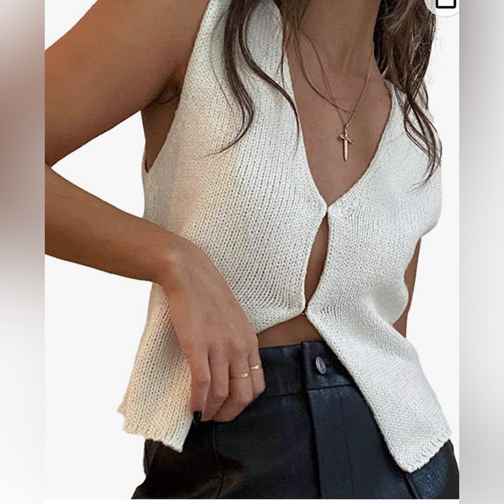 Sweater top/trending open vest with an open front with closures
